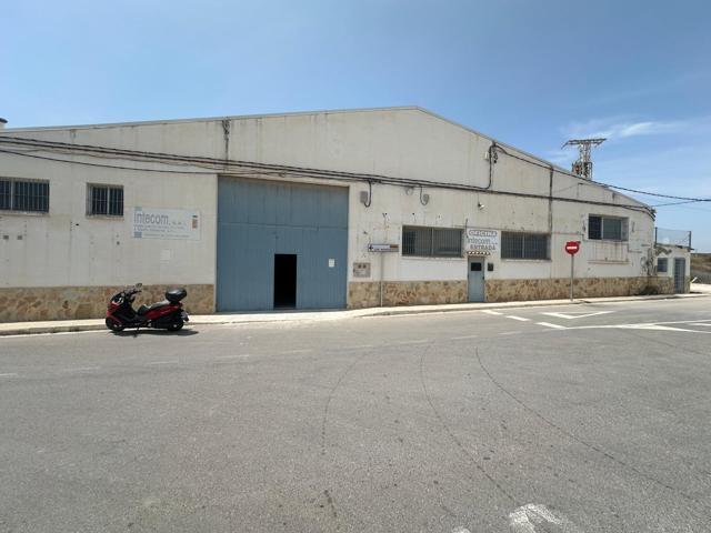 SE ALQUILA NAVE INDUSTRIAL DE 450 MTS2 POLIGONO INDUSTRIAL DE LOS MONTESINOS photo 0