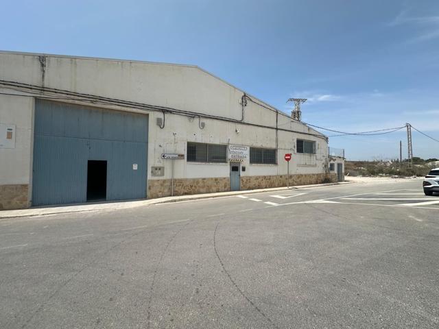 SE ALQUILA NAVE INDUSTRIAL DE 450 MTS2 POLIGONO INDUSTRIAL DE LOS MONTESINOS photo 0