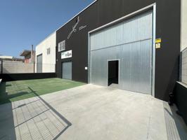 SE ALQUILA TALLER MECANICO de 200 mts2 CON BAR CAFETERIA EN EL POLIGONO INDUSTRIAL DE TORREVIEJA photo 0