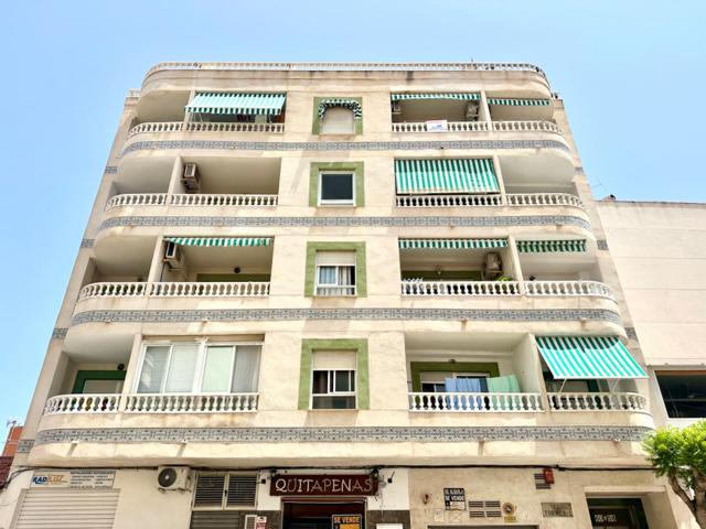 SE VENDE APARTAMENTO DE 3 D, 2 BAÑOS Y GARAJE EN EL CENTRO DE TORREVIEJA photo 0
