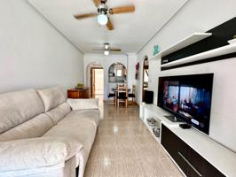 SE VENDE APARTAMENTO DE 2 D EN EL CENTRO DE TORREVIEJA ZONA AYUNTAMIENTO Y PUERTO DEPORTIVO photo 0
