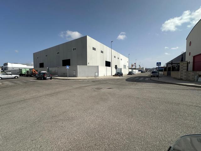 SE ALQUILA NAVE COMERCIAL - INDUSTRIAL DE 600 MTS2 EN POLIGONO INDUSTRIAL DE ALMORADI photo 0