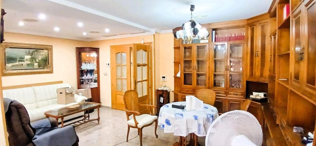 SE VENDE APARTAMENTO 2 DORMITORIOS , 2 BAÑOS , AMUEBLADO, CON PLAZA DE GARAGE  Y TRASTERO EN AVENIDA HABANERAS photo 0