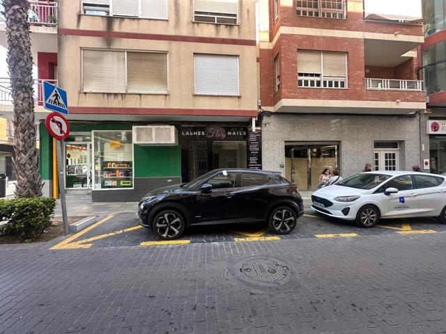 SE ALQUILA LOCAL COMERCIAL FRENTE AYUNATAMIENTO DE TORREVIEJA photo 0