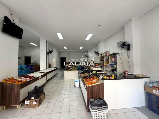 AMPLIO LOCAL COMERCIAL CON INQUILINO - AVENIDA PÉREZ GALDÓS photo 0