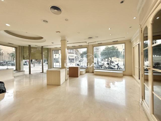 PLAZA DEL PATRIARCA, POETA QUEROL photo 0