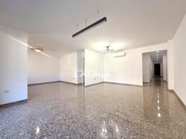 VIVIENDA CON GARAJE EN EL CENTRO photo 0