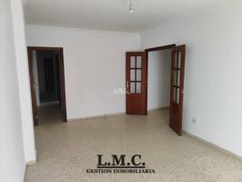 Estupendo piso de 3 habitaciones en el centro de Isla Cristina photo 0