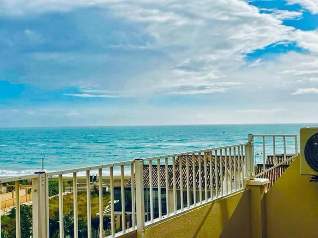 LUMINOSO PISO 3 DORMITORIOS CON TERRAZA Y PISCINA- 2ª LINEA DE PLAYA photo 0