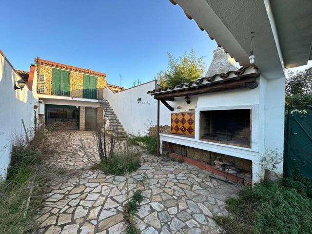 Casa en Venta en el Carrer del Carme en La Bisbal D' Empordà photo 0