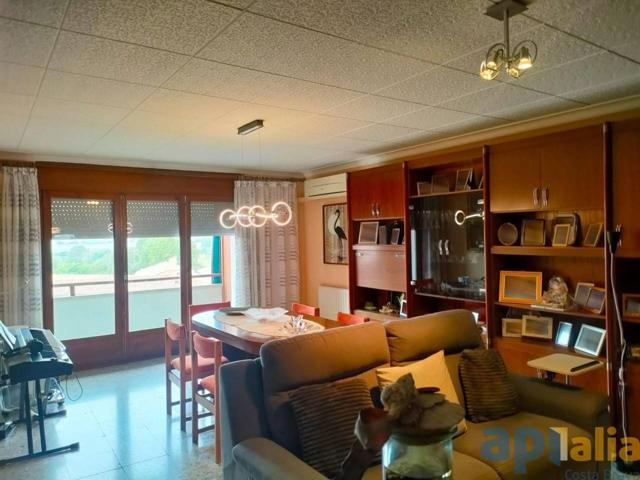 Pis en venta en La Bisbal d'Empordà photo 0