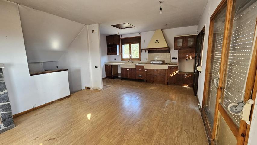 Casa de BANCO en venta en Castellar del Vallès photo 0