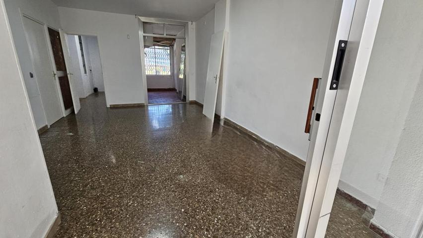 Piso de BANCO en venta en Sant-Montjuïc photo 0