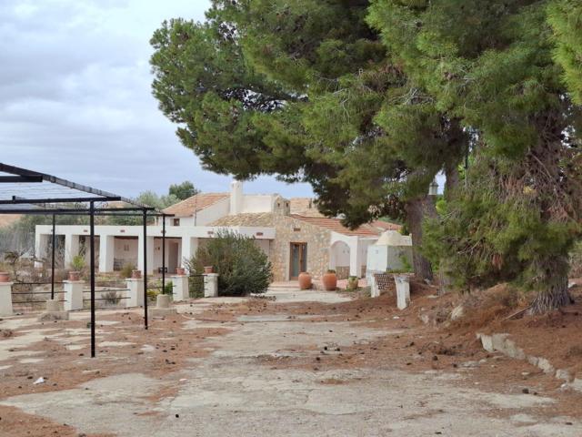 Decídete a disfrutar de esta maravillosa propiedad rural photo 0