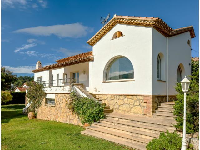 Casa En venta en Corbera De Llobregat photo 0