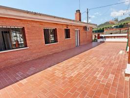 Chalet unifamiliar en venta en Sant Vicenç dels Horts photo 0