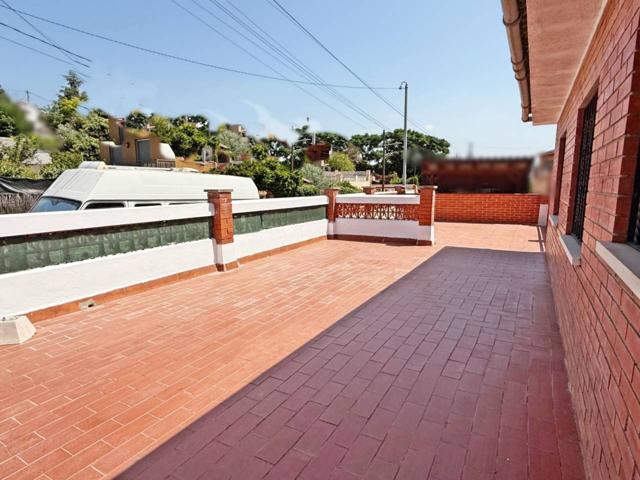 Chalet unifamiliar en venta en Sant Vicenç dels Horts photo 0