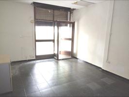 Bajo comercial de 375 euros junto a la Avenida Doctor Peset Aleixandre. photo 0