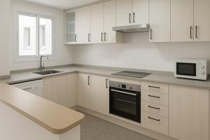 Espaciosa vivienda de 4 dormitorios y 2 baños en El Cabanyal, muy luminosa y con orientación este. photo 0