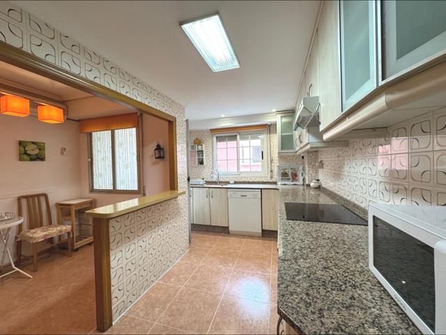 Espaciosa vivienda de 4 dormitorios y 2 baños en El Cabanyal, muy luminosa y con orientación este. photo 0