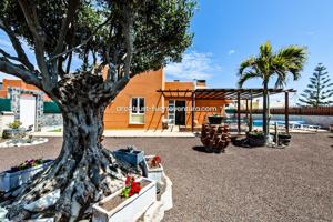 Preciosa villa con bodega en venta en Corralejo photo 0