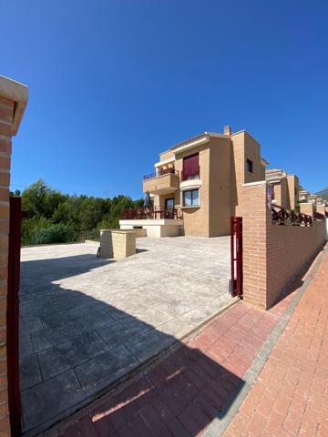 Villa En alquiler en La Nucia photo 0