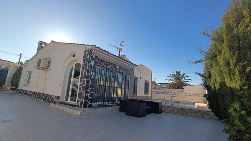 Villa En alquiler en L'Alfàs del Pi photo 0