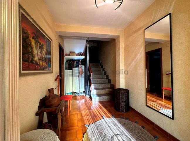 Preciosa casa de dos plantas en Pinseque. photo 0