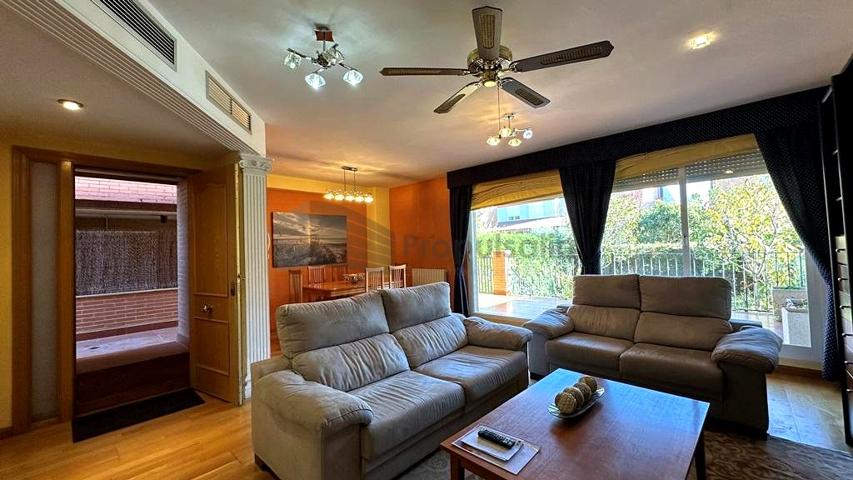 Preciosa vivienda pareada en Montecanal. photo 0