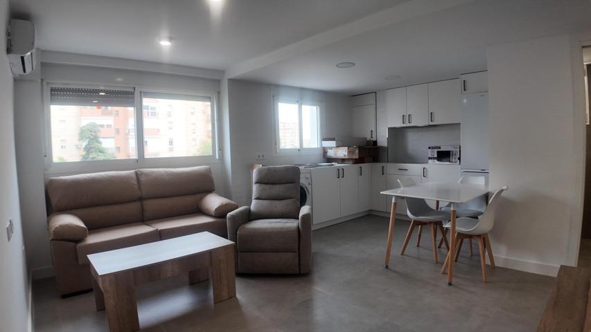 Piso En alquiler en Luis Montoto - Santa Justa, Sevilla photo 0