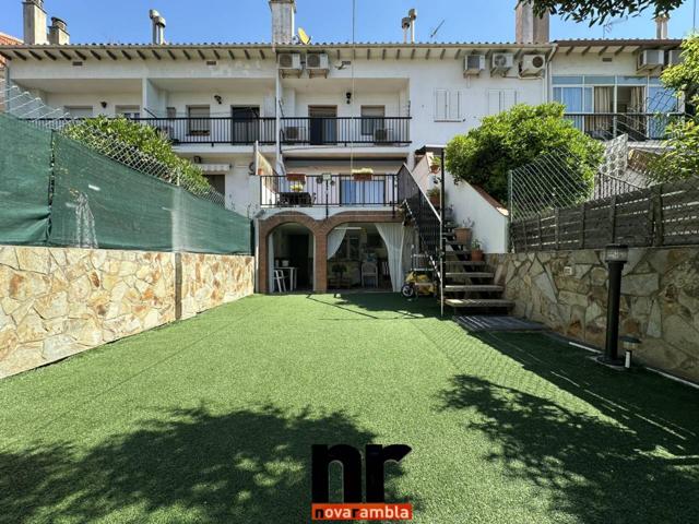 Casa adosada en venta en zona Centro photo 0