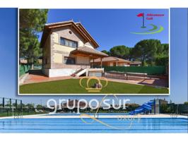 Precioso chalet con piscinas y zonas comunitarias en la urbanización Aldeamayor Golf, Valladolid photo 0