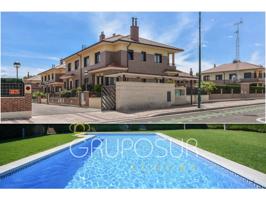 Chalet pareado en venta en La Victoria(47009) photo 0