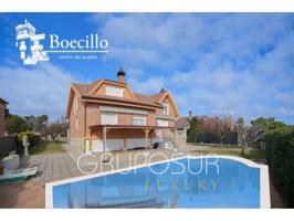 Precioso chalet independiente con piscina privada en la Urb. El Fillo, en el centro del pueblo de Boecillo, Valladolid photo 0