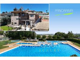 Encantador chalet con piscinas comunitarias en la urbanización Panorama, en Simancas photo 0