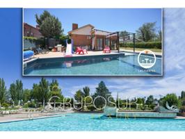 Precioso chalet independiente con piscina privada y zonas comunitarias en Las Fuentes, en Mojados, Valladolid. photo 0