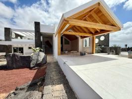 EXCLUSIVA VIVIENDA DE LUJO EN EL VOLCÁN DE TAHICHE – UNA OBRA MAESTRA ARQUITECTÓNICA EN PLENA NATURALEZA photo 0