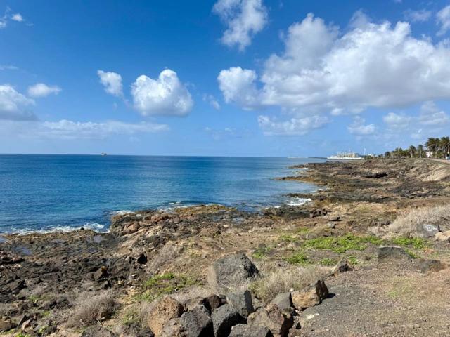 Apartamento en Primera Línea de Playa – Costa Teguise photo 0