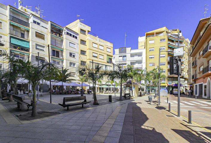 Piso en Plaza Palmeras de Motril photo 0