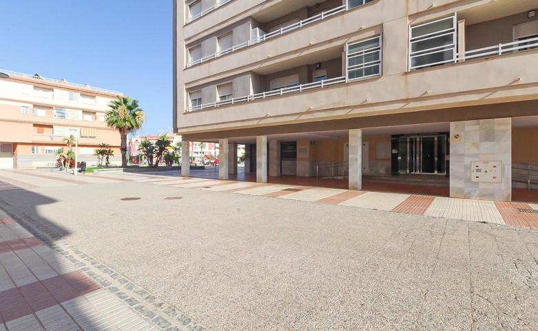 PISO EN CALAHONDA photo 0