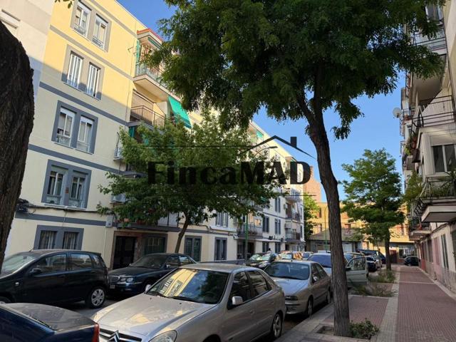 FINCAMAD INMOBILIARIA VENDE ESTE LUMINOSO PISO EN CALLE LEON XIII photo 0