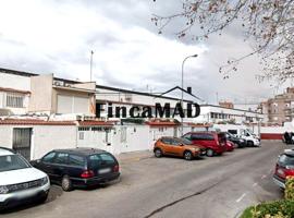 FINCAMAD REAL ESTATE VENDE EN EXCLUSIVA CASA DE 2 PLANTAS Y PATIO EN VALLECAS photo 0