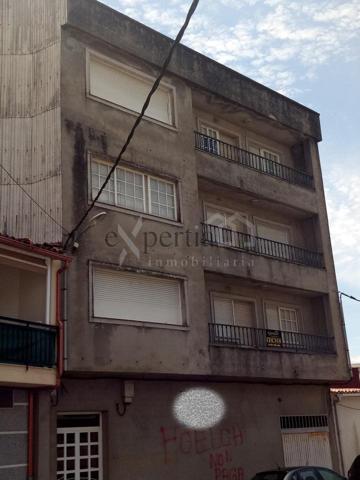 Edificio con garaje en el centro de Boiro photo 0