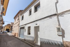 VIVIENDA DANDO A DOS CALLES EN EL CENTRO DE ALHENDIN!! photo 0