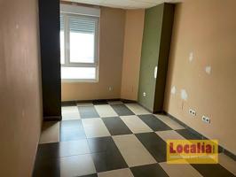 Oficina en edificio profesional en Torrelavega photo 0