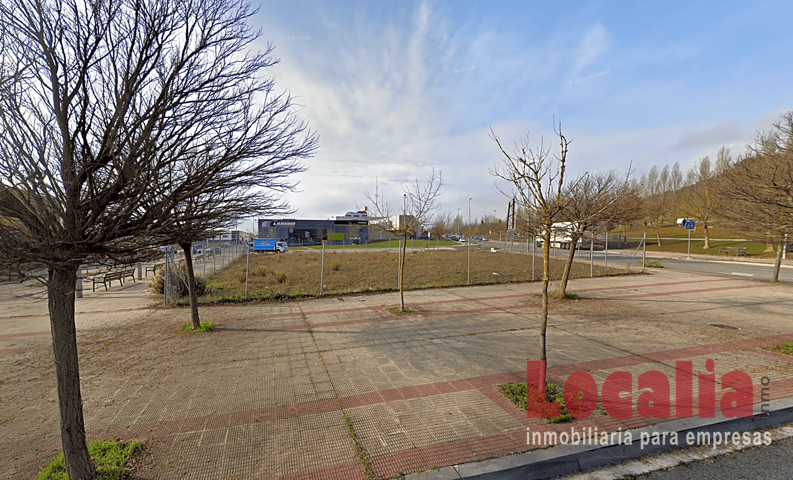 Solar de uso hotelero de 842m² (Ansoáin, Navarra). photo 0