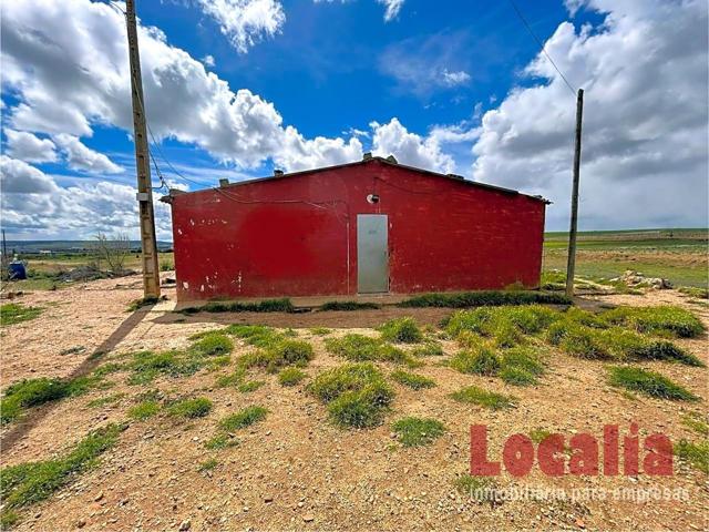 Amplio suelo rústico con nave y piso en Palencia. photo 0