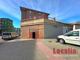 Local comercial con dos entradas en Torrelavega. photo 0