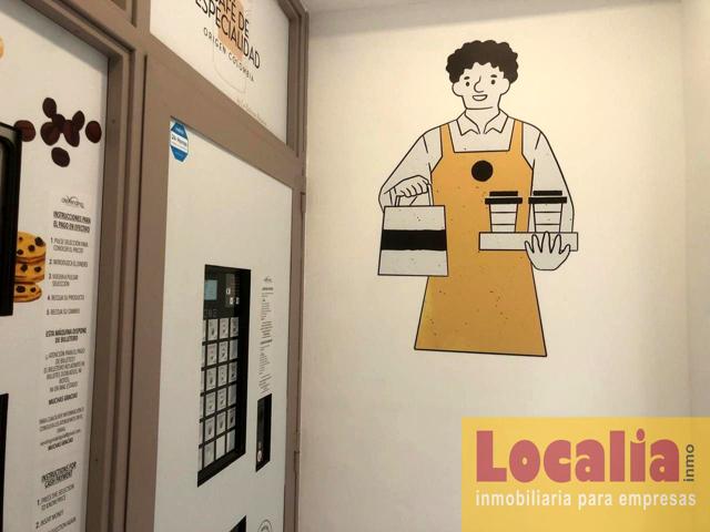 Local con negocio en funcionamiento en Santander. photo 0