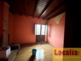 Chalet con terreno para reformar en Oruña. photo 0